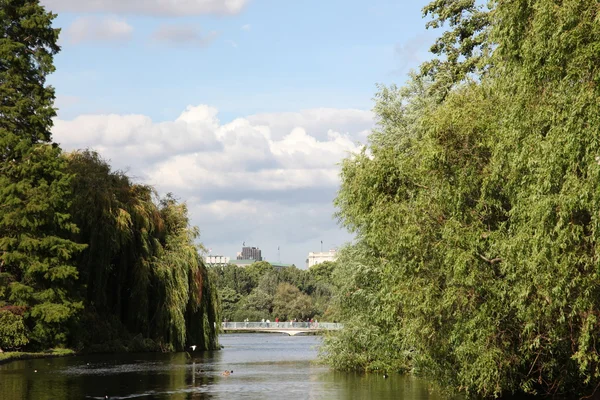 ロンドンのセント・ジェームズ公園 — ストック写真