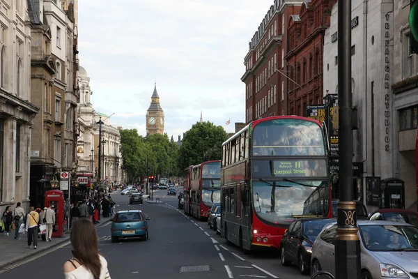 Ulicy w Londynie z widokiem na big Bena — Zdjęcie stockowe