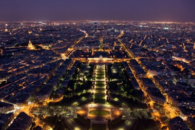 ünlü ve güzel gece görünümü Paris eiffel Tower