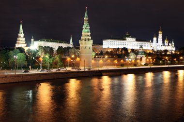 Moskova Nehri ve Moskova kremlin ünlü ve güzel gece manzarası