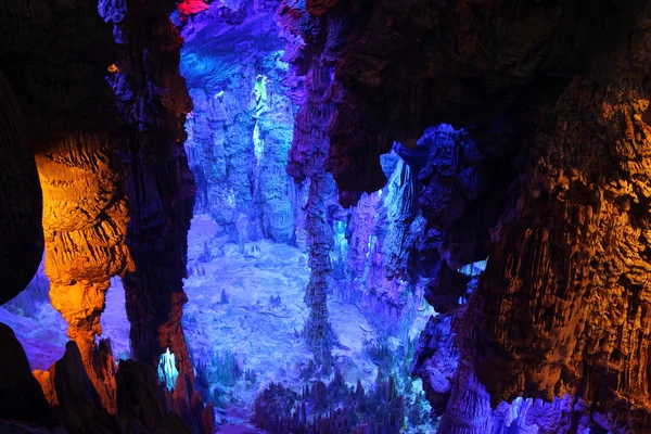 Reed flöjt grottor i guilin, guangxi provine, Kina — Stockfoto