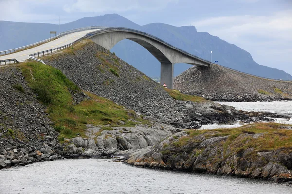 Puente Storseisundet en la carretera atlántica de Noruega — Foto de Stock