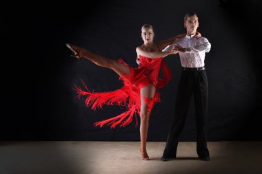 Latino dansçıları