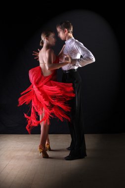 Latino dansçıları