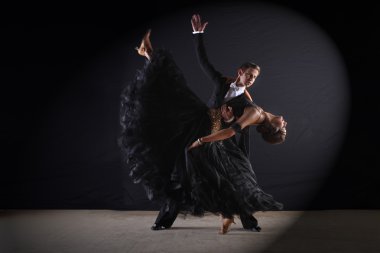 Latino dansçıları