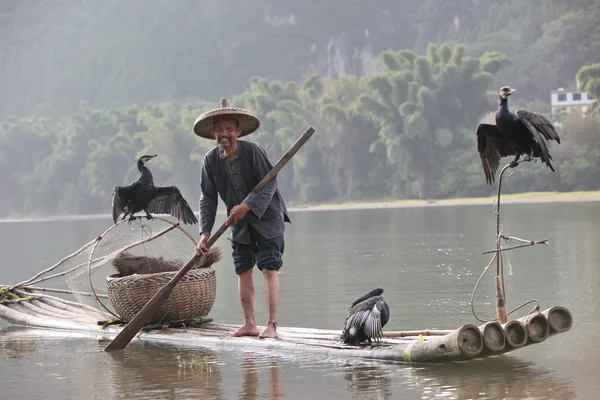 Uomo cinese pesca — Foto Stock