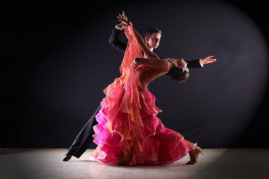 Latino dansçıları