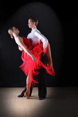 Latino dansçıları