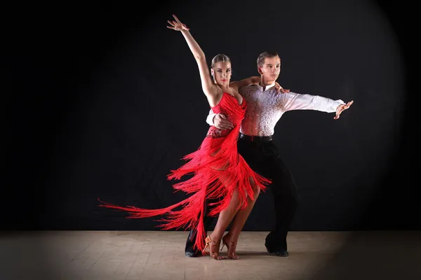 Bailarines latinos — Foto de Stock