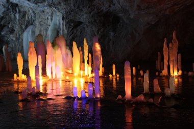 donmuş su dikit derin mermer mağara, Rusya Federasyonu