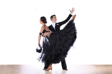Latino dansçıları balo beyaz bir arka plana dayanır