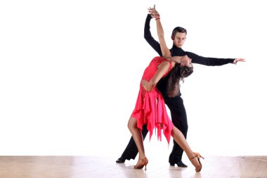 Latino dansçıları balo beyaz bir arka plana dayanır
