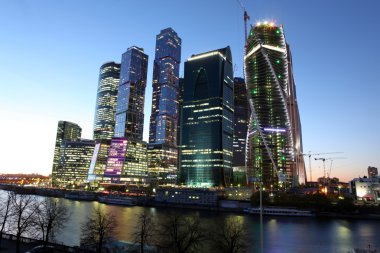 ünlü ve güzel gece görünümü gökdelenler şehri Uluslararası İş Merkezi