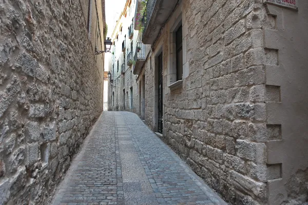 スペイン、ジローナの中世四分の一の通り — ストック写真