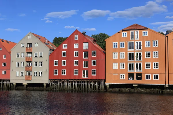 Alte lagerhäuser in trondheim — Stockfoto