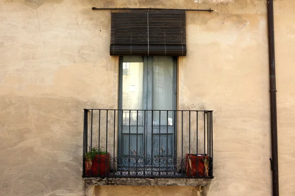 Klasický vintage styl Evropské dveře a balkon — Stock fotografie