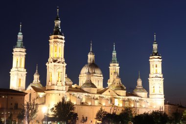 Görünüm virgen bazilikanın del pilar ve ebro Nehri'nin