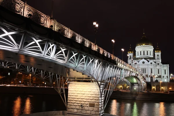 Kända och vackra natten Visa domkyrkan av jesus Kristus Frälsaren — Stockfoto