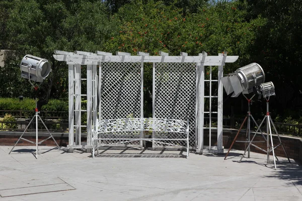 Estudio escenario lámpara y flash al aire libre — Foto de Stock