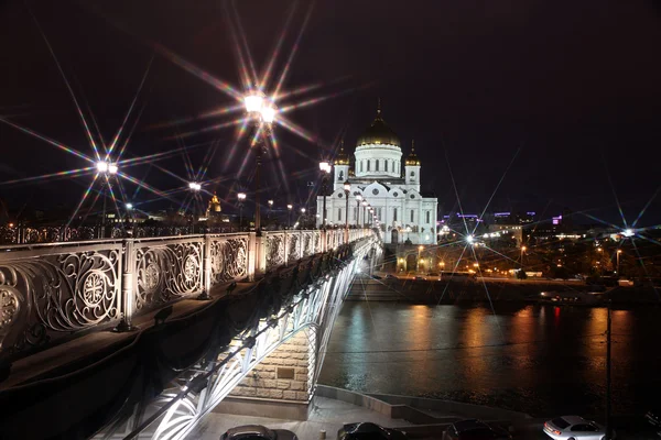 Kända och vackra natten Visa domkyrkan av jesus Kristus Frälsaren — Stockfoto