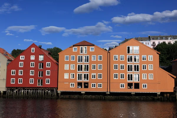 Oude pakhuizen in trondheim, Noorwegen — Stockfoto