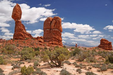 Arches Ulusal Parkı 'ndaki Dengeli Kaya, Utah, ABD