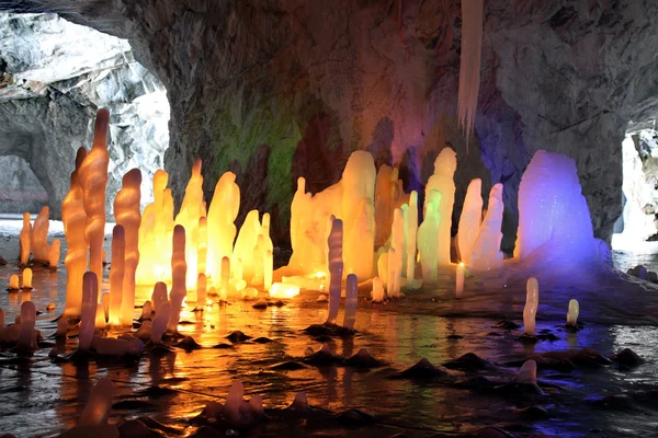 Frozen water Stalagmite in deep marble cave, Russia — Stock Photo, Image