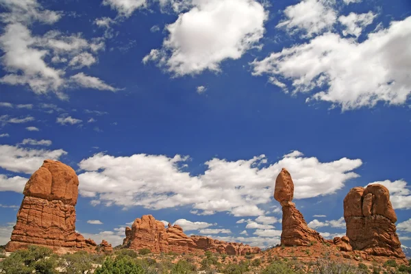 Zrównoważona skała w Parku Narodowym Arches, Utah, USA — Zdjęcie stockowe