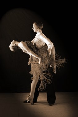Latino dansçıları balo salonu