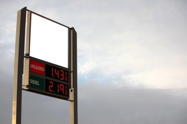 Boş alan benzin istasyonu işareti
