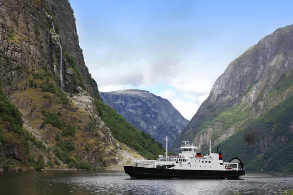 Fjord Neroyfjord i Norge - Stock-foto