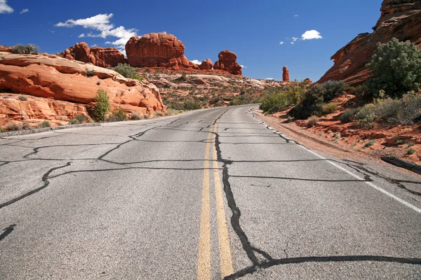 Straße in den USA, Bogen Nationalpark in der Nähe von Moab — Stockfoto