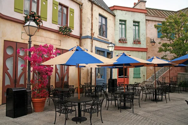 Vazio clássico europeu rua café — Fotografia de Stock
