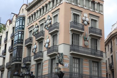 Casa bruno cuadros veya casa dels paraigues Barselona