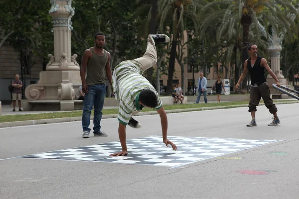 Danseuse de rue urbaine non identifiée à Barcelone — Photo