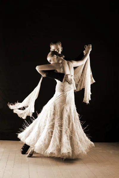 Dansare i ballroom — Stockfoto