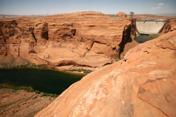 Řeka Colorado nedaleko přehrady v glen Canyonu, usa — Stock fotografie