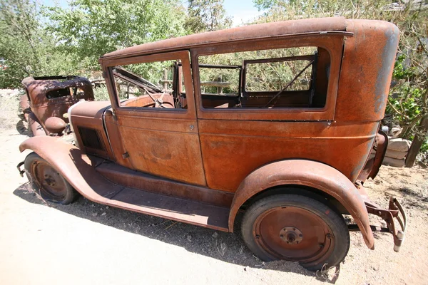 Viejo destruir coche americano abandonado, EE.UU. —  Fotos de Stock