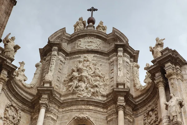 Valencia, Spanien - fasaden av katedralen kyrkan — Stockfoto
