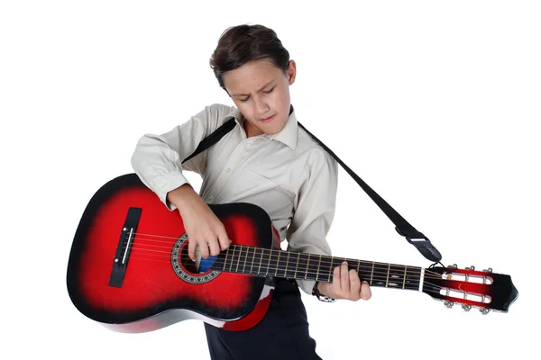 Jonge gitarist zeer hartstochtelijk uitvoeren — Stockfoto