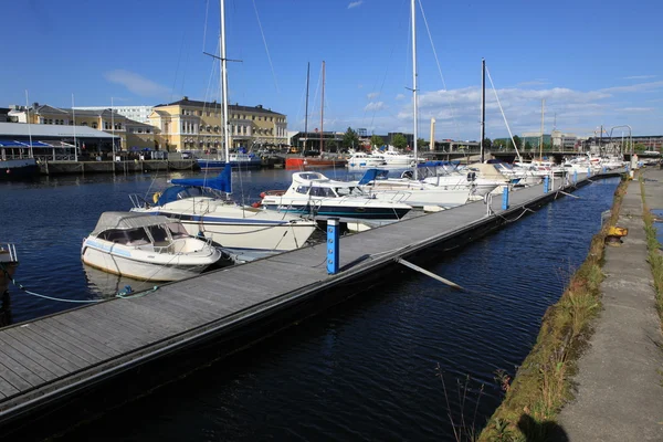 Vue d'une marina à Trondheim — Photo