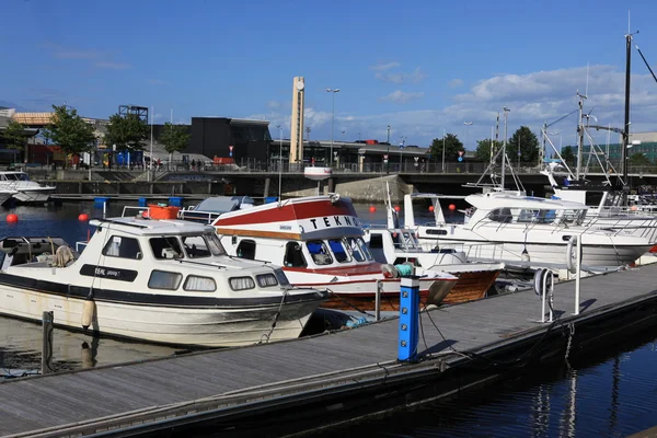 Łodzie w trondheim, Norwegia — Zdjęcie stockowe