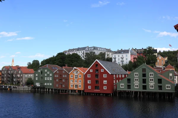 Oude pakhuizen in trondheim, Noorwegen — Stockfoto