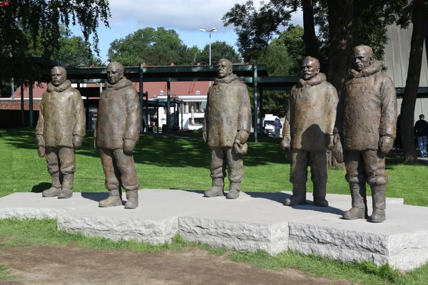 Männliche Statuen in Norwegen — Stockfoto