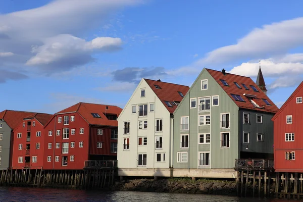 Oude pakhuizen in trondheim, Noorwegen — Stockfoto