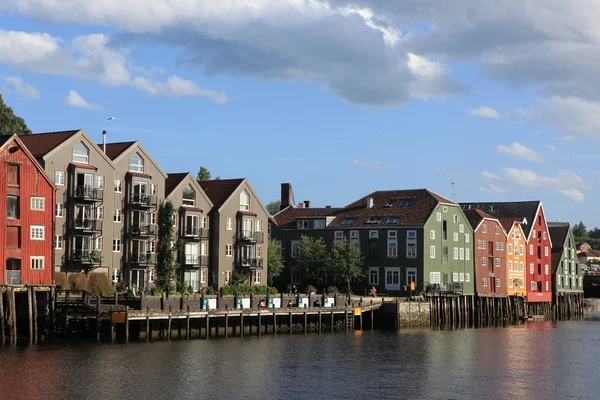 Oude pakhuizen in trondheim, Noorwegen — Stockfoto