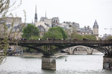Pont des arts Köprüsü