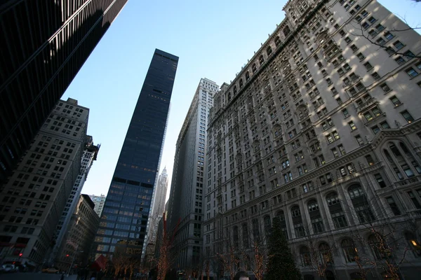 Klassisk new york - reflektioner i skyskrapor — Stockfoto