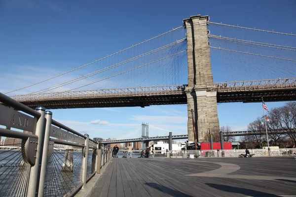 Brooklyn Bridge in New York stad — Stockfoto