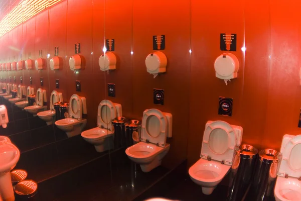 公衆トイレの便器 — ストック写真